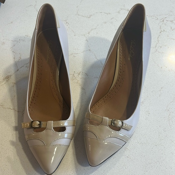 Brooks Brothers Shoes - Vintage Brooks Brothers Career Heeled Pointe Shoes.